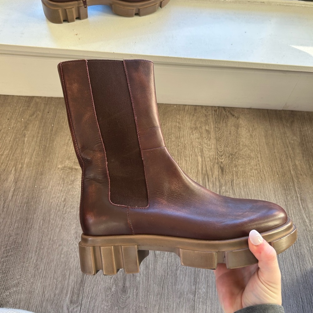 FP lugsole Chelsea boots